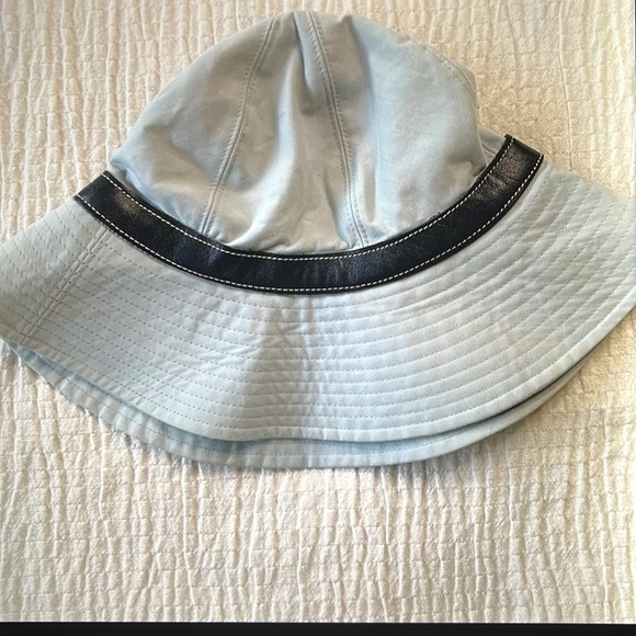 Coach Bucket Hat no rips, no spots, no discoloration, just like new. - Picture 2 of 6
